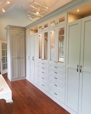 XL Grey T-Shaped Luxury Walk In Closet - Wanaque, NJ