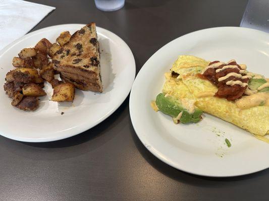 Baja Chicken Omelet and Side Home Fries