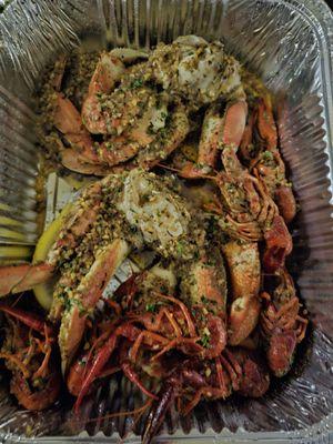 Dungeoness crab, crawfish boil