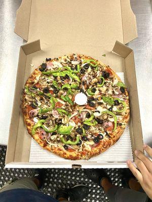 Company special -contains Pepperoni, Ham, onions, fresh mushrooms, black olives and green pepper #pizza #elmonte #southelmonte #templecity