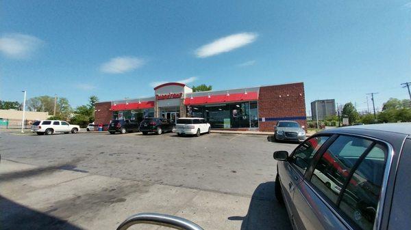 Thorntons, 802 N Bdwy , Lexington, Ky., filling station for humanoids & vehicles - in lower right is my gold stretch limo.