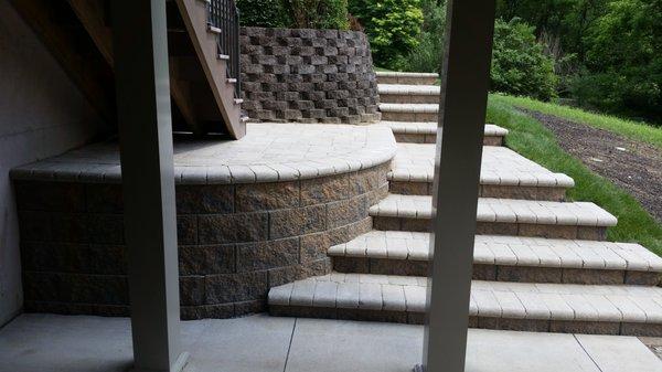 Keystone Compac Wall with Brussels Pavers