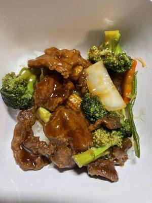 Beef with mixed vegetables over white rice