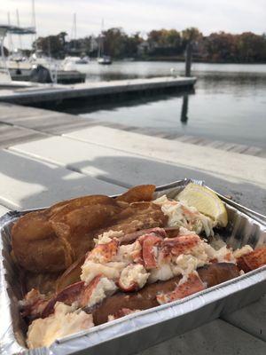 Hot lobster roll to go. Sooo good !