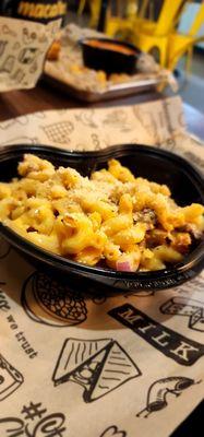 Classic mac n cheese with bacon