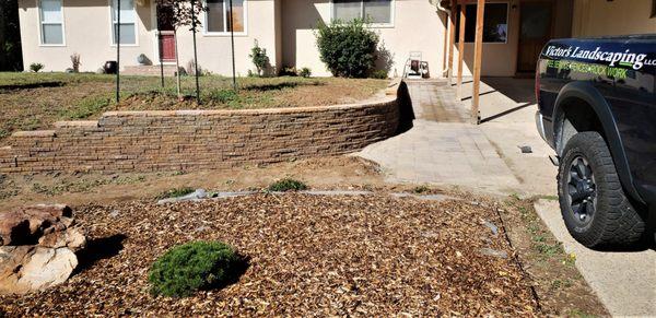 Border wall with walkway