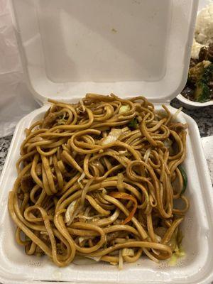 Chicken Lo Mein