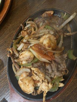 Chicken, shrimp and steak fajitas with flour tortillas