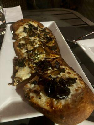 Wild mushroom flatbread, no truffle oil