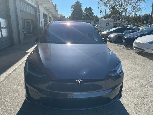 Tesla Model X
Front two 35% xpel
Backhalf 70% xpel
Front windshield 55% xpel
Clearbra Full Front