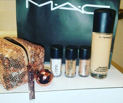 OMG I am in LOVE with these glitters the Gold is EVERYTHING!!! I always get complaints when I wear it   thanks M.A.C ur amazing