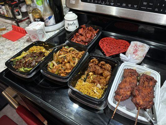 Teriyaki Chicken Boneless Spare Ribs (Lg) Mongolian Chicken (Lg) C1. General Tso's Chicken Combo Beef with Broccoli