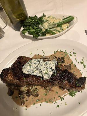 Sacramento Strip & broccolini with Bearnaise sauce.