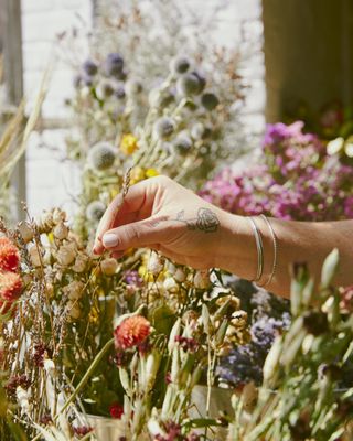 We offer dried flowers by the stem!