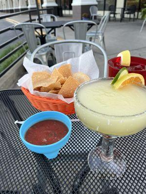 Margarita and salsa and chips