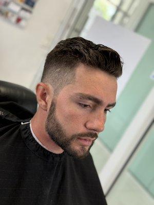 Men groom cut