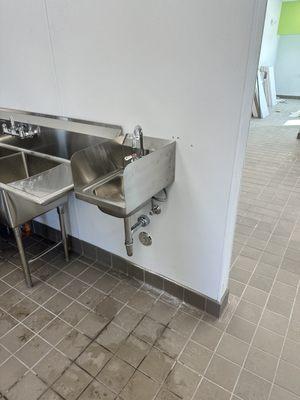 Commercial sink