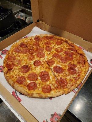 Large pepperoni pizza