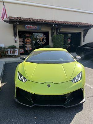 Lamborghini huracán window tint installation