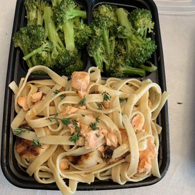 Seafood Pasta entree w/ broccoli