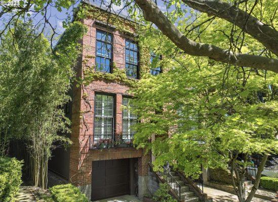 Northwest PDX Alphabet District- This 3 story townhome was perfect for my buyer client! I was able to negotiate strong terms on her behalf!