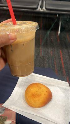 Iced chai with soy milk and an espresso shot with a pan de bono