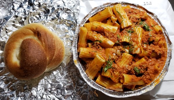 Rigatoni with Bolognese Sauce: good tang, with lots of meat in there.  Comes with an interesting dinner roll.