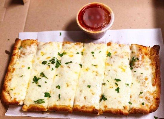 Had this AMAZING cheesy bread last night from Cinellis. The hint of garlic really made it something special!