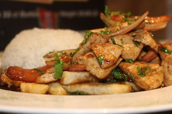 Pollo Saltado