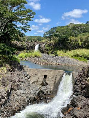 06.04.21 Wai'ale Falls (roadside waterfall on the Wailuku River)