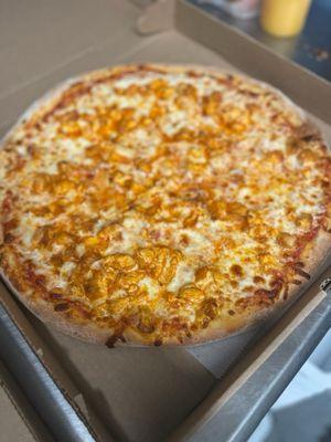 Chicken wings pizza