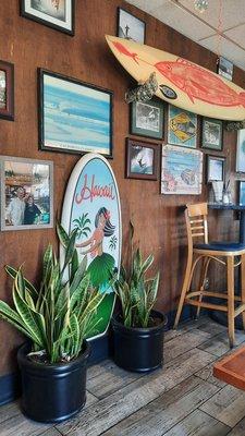 Dine in seating area.