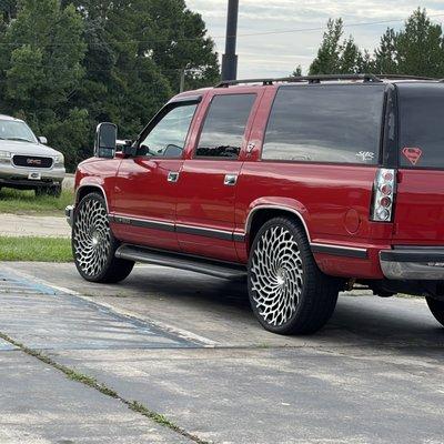 Those are some awesomely magnificent rims.