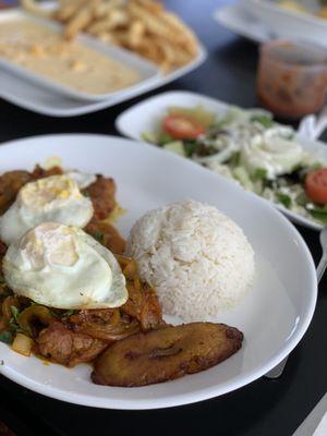 Bistec Encebollado