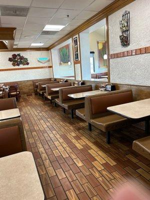 Del taco seating