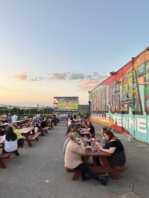 Detroit pizza here is ridiculously good! Great outdoor area with a massive TV and dogs may hang out. Could use some live music on occasion.