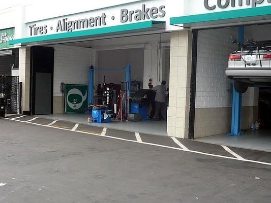 Big Q Lube Auto Service and Repair Center provides wheel alignment, brake repairs, full service oil changes & we sell new tires.