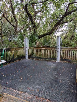 Outdoor showers at Islanders Beach Park