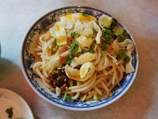 Curry chicken with thick rice noodles