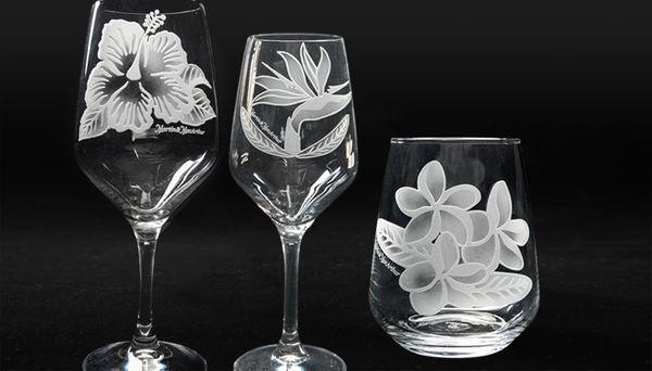 Sand-etched glasses with Hawaii flowers