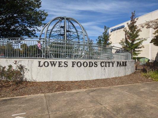 Lowes Foods City Park, Hickory