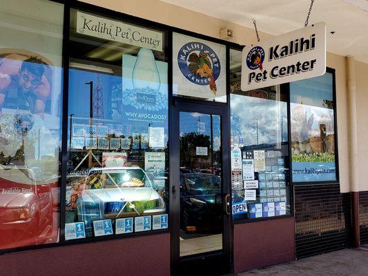 Entrance to Kalihi Pet Center.