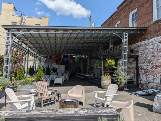 Outside seating at Thirsty Souls, Mount Airy