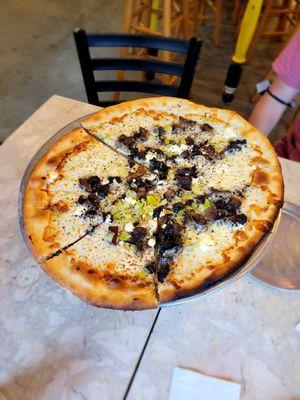 Funghi pizza (vegetarian)