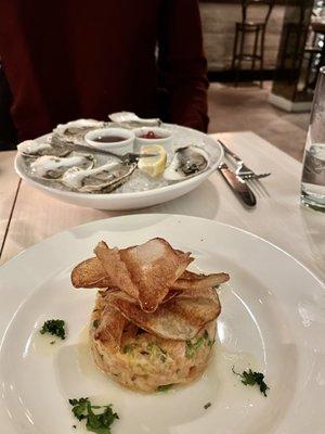 Salmon tartar & oysters