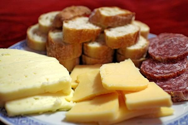 Snack plate of fancy salami, Havarti and Gouda cheeses with fennel bread that we bought in the deli area and sliced up at home.