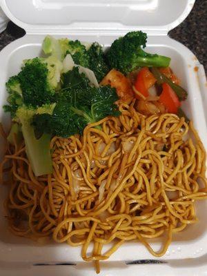 Looks so good Noddles with fire shrimp and veggies