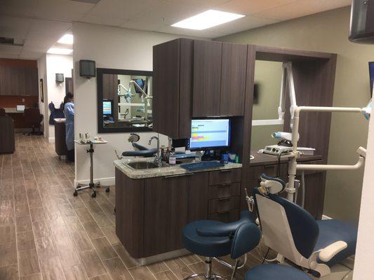 8 stations for teeth cleaning, teeth whitening, and dental cosmetic work.