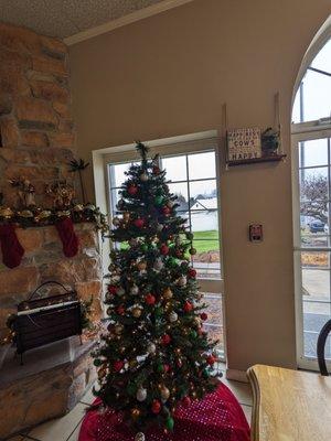 Christmas tree in Hershey Inn's main building