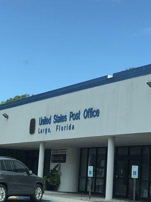 Largo Post Office where no one cares how poorly their employees do their jobs.